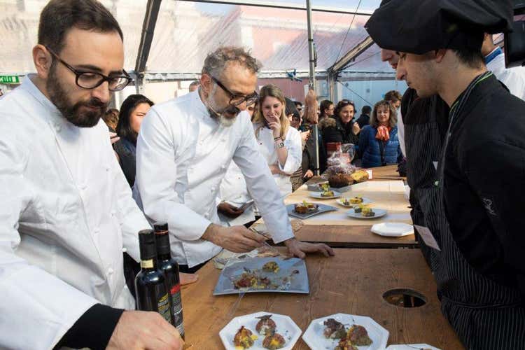 (Zampone e Cotechino Igp fanno festa Modena gli dedica 3 giorni di eventi) (Zampone e Cotechino Igp fanno festa Modena gli dedica 3 giorni di eventi)
