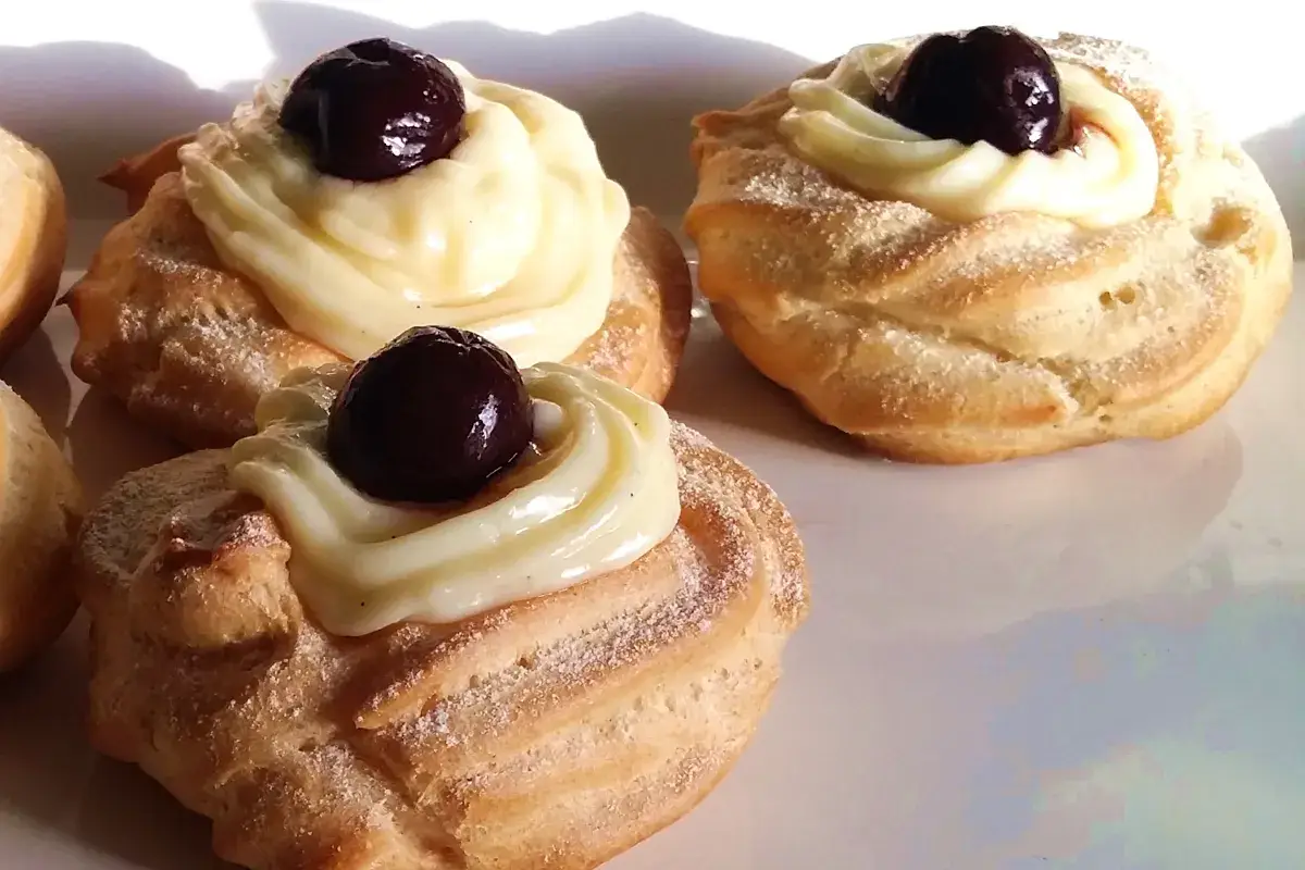 Zeppole di San Giuseppe Zeppole, un must nella giornata dedicata ai pap&agrave; e a San Giuseppe