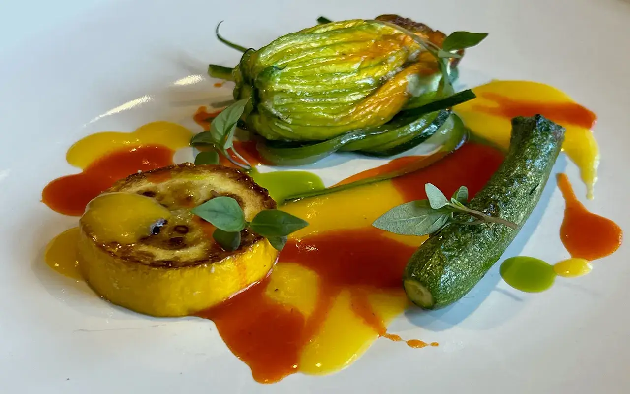 Zucchina in fiore con ricotta, scamorza affumicata e 'nduja Zucchina in fiore con ricotta, scamorza affumicata e 'nduja