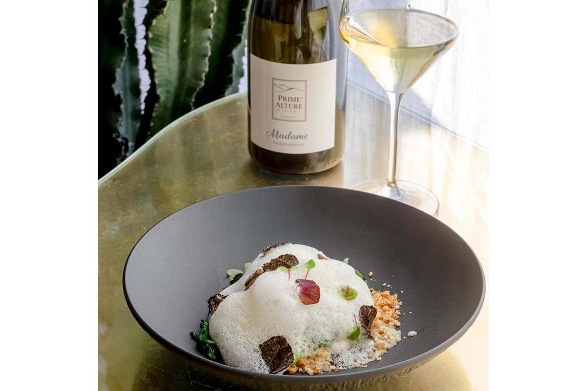 La Zuppa alla pavese di Sadler abbinata a Madame Chardonnay di Prime Alture Madame Chardonnay esalta il gusto della Zuppa alla pavese di Sadler