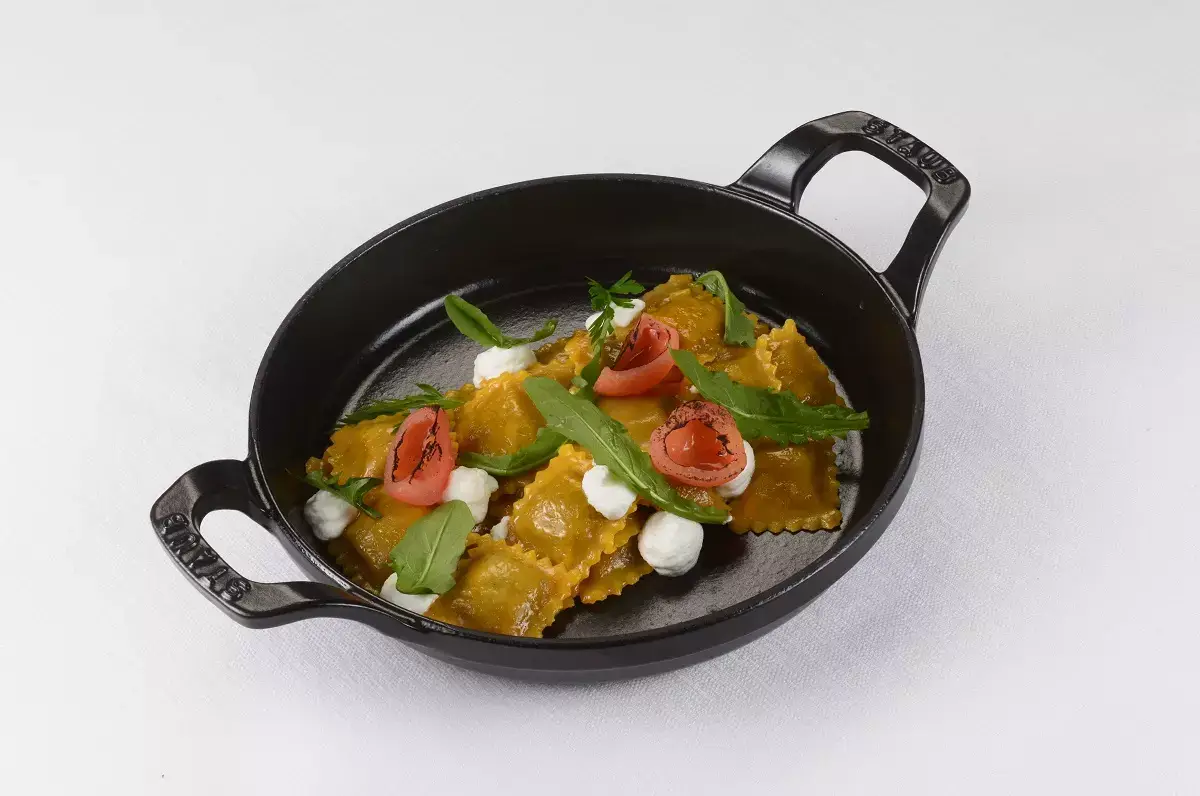 Ravioli ai tre arrosti il suo fondo e crudo di crostacei  San Giorgio a Genova, l'alta cucina sposa la grande ospitalità