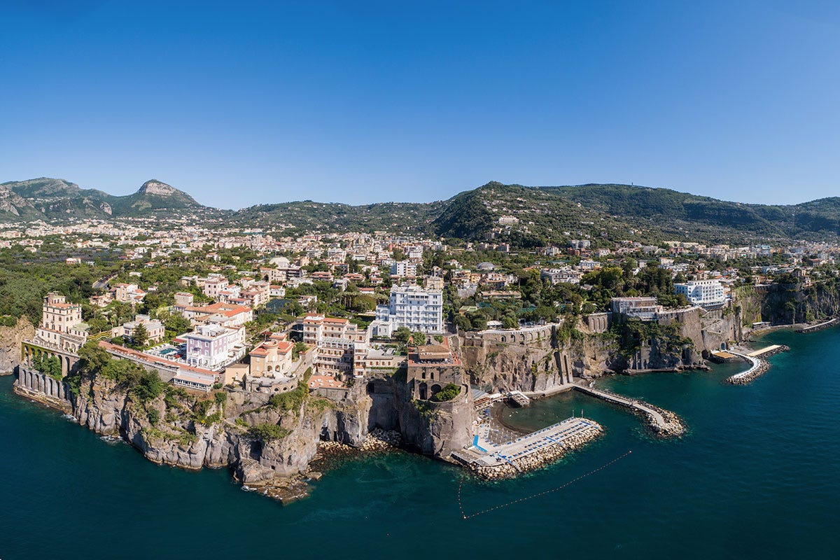 L'estate senza fine dell'Hotel Mediterraneo Sorrento