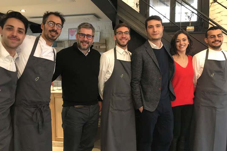(A tavola con... Pietro Bussolati «Conquistato da Giulia con pane e salame») (A tavola con... Pietro Bussolati «Conquistato da Giulia con pane e salame»)