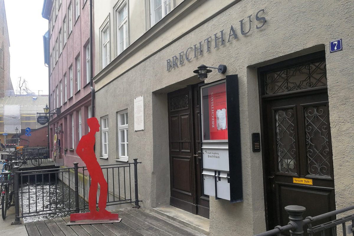 L'ingresso della Casa Museo di Brecht Itinerari in Baviera: Augsburg La Casa Museo di Bertolt Brecht