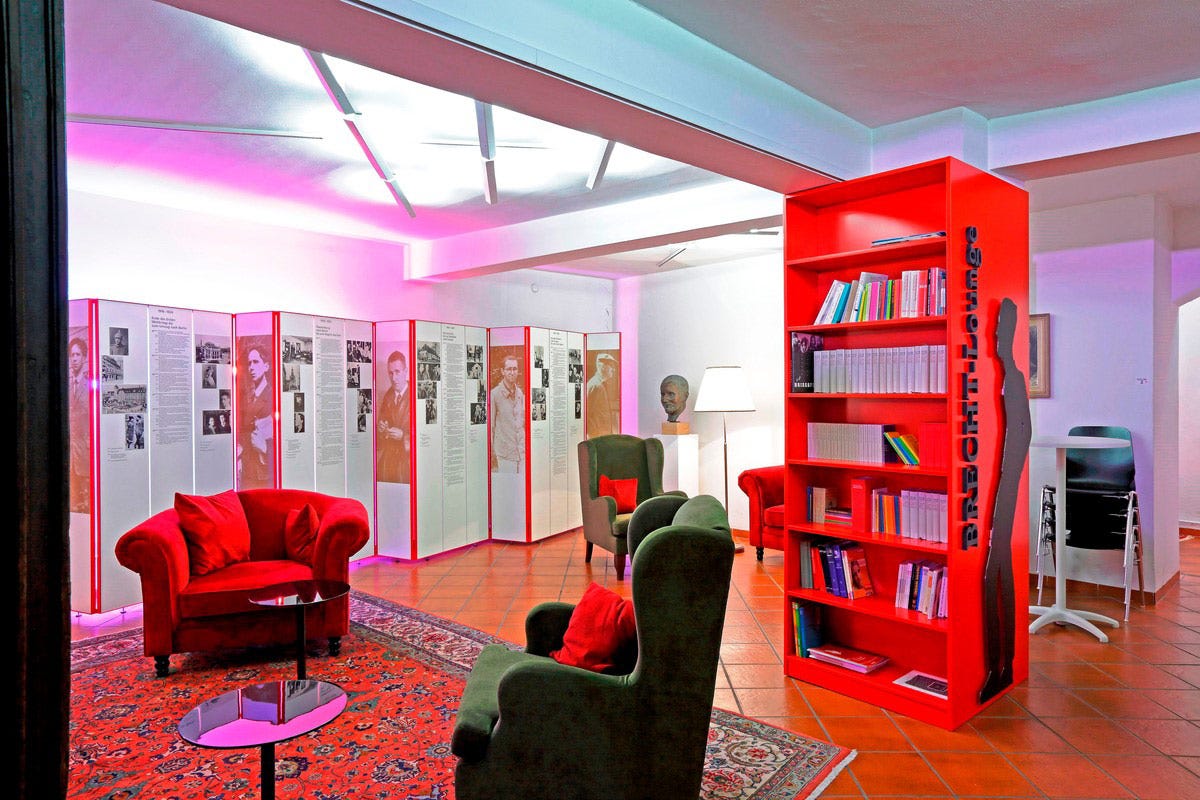 Una delle stanze che offre la cronologia fortografica Itinerari in Baviera: Augsburg La Casa Museo di Bertolt Brecht