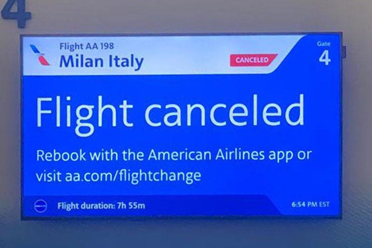 L'avviso di un volo cancellato per Milano - American Airlines chiude su Milano La Turchia blocca i voli con l'Italia