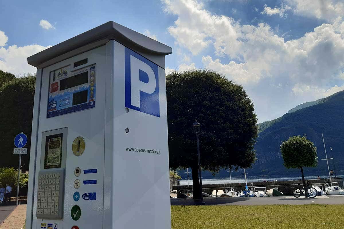 Il parchimetro intelligente di Abaco Vacanze in auto? Per la sosta nelle piccole località la soluzione è Abaco