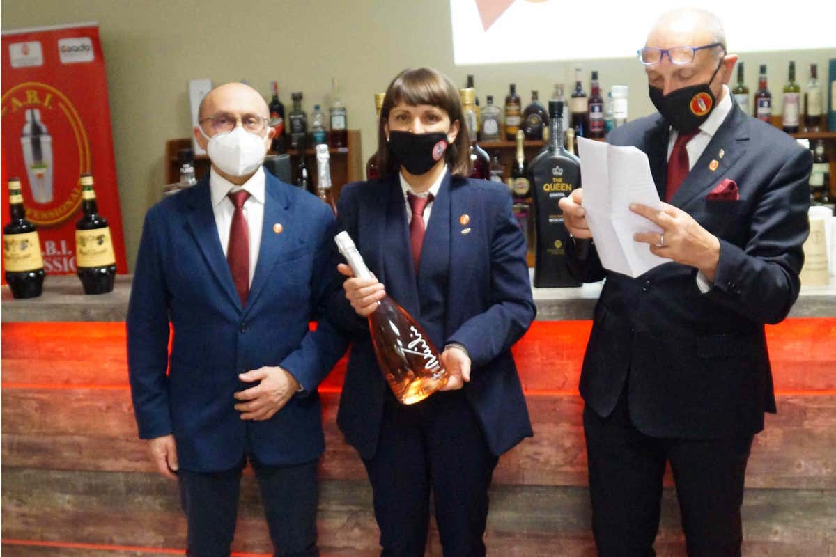 Al centro Giulia Socia, vincitrice per la Valle D'Aosta Abi: ecco i migliori barman del Nord d'Italia