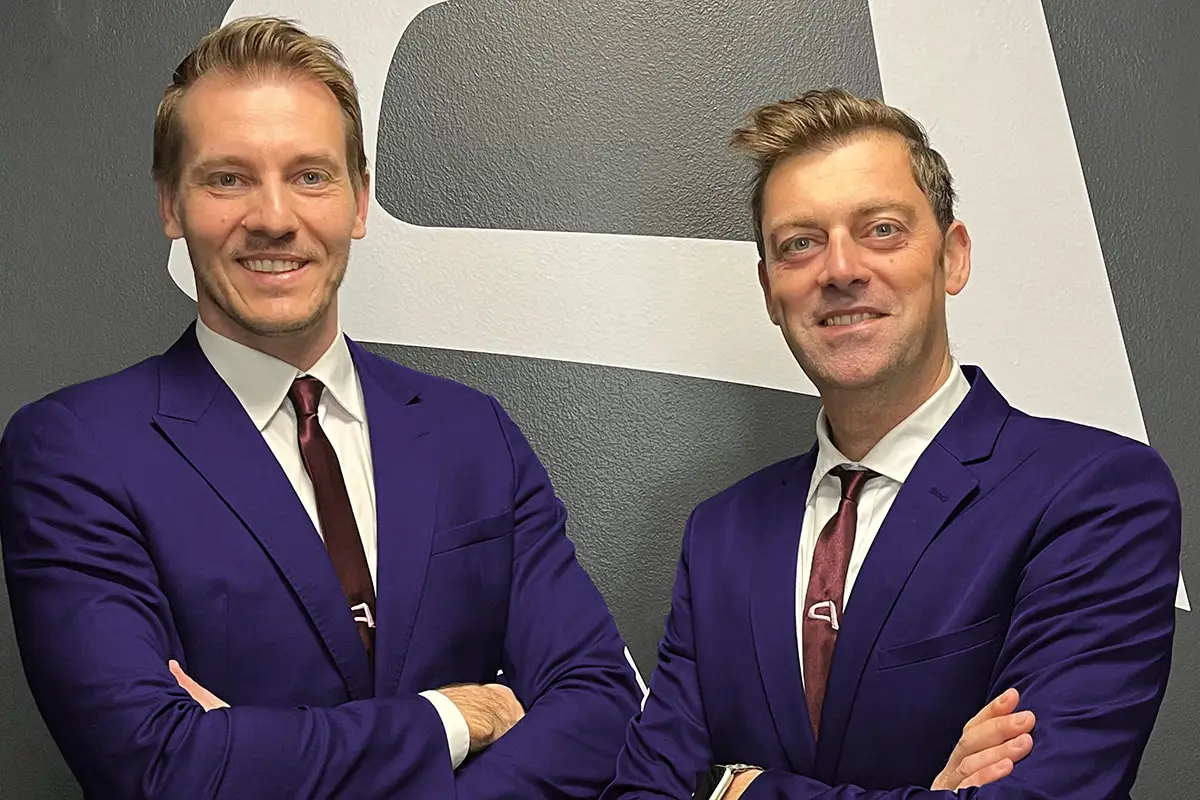 Daniele Piscitelli e Nicola Cottarelli Piscitelli e Cottarelli, giovani barman al servizio dei... futuri colleghi