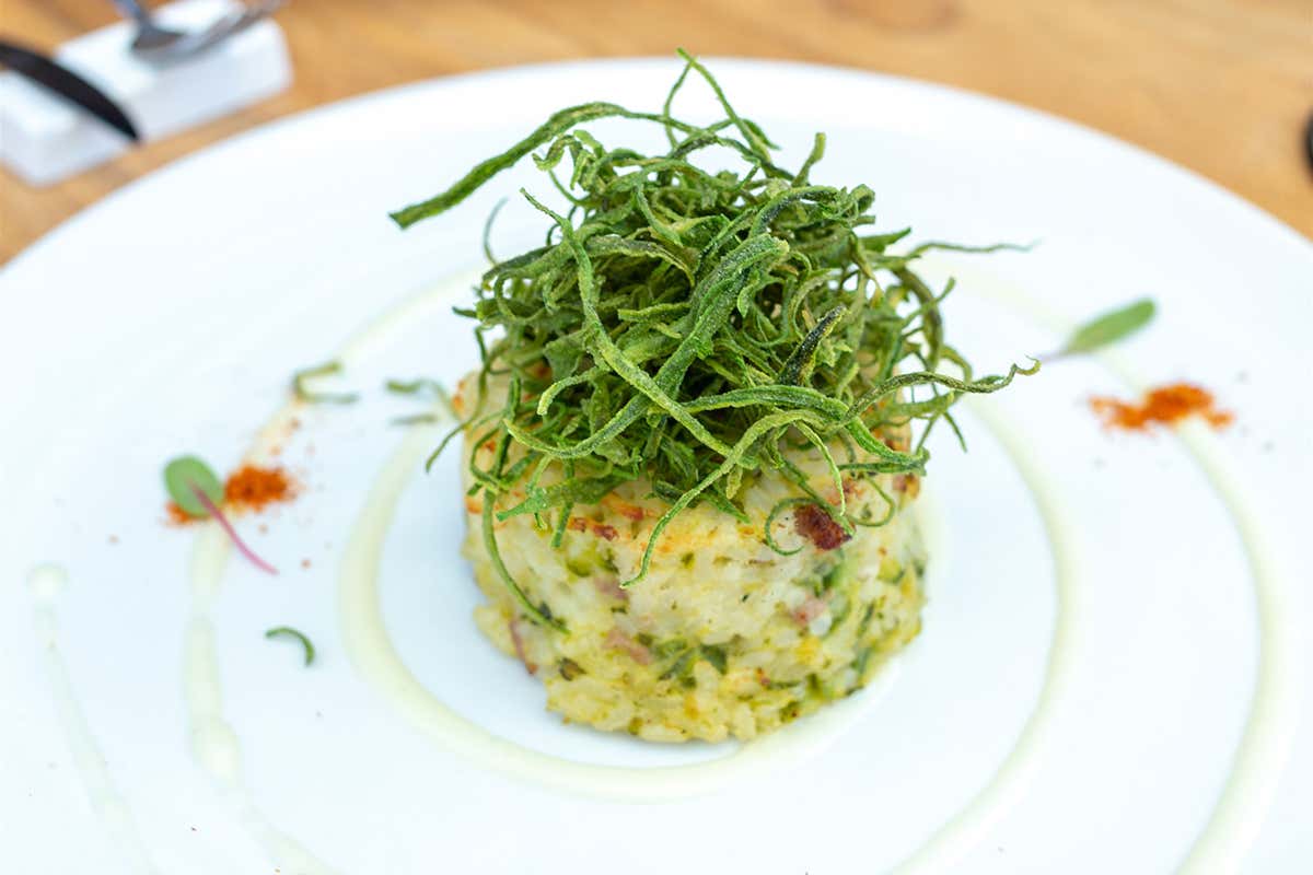 Sartù con zucchine e salsiccia su crema di Parmigiano Reggiano Dop Abraxas Osteria, cena eccellente nella magia dei Campi Flegrei