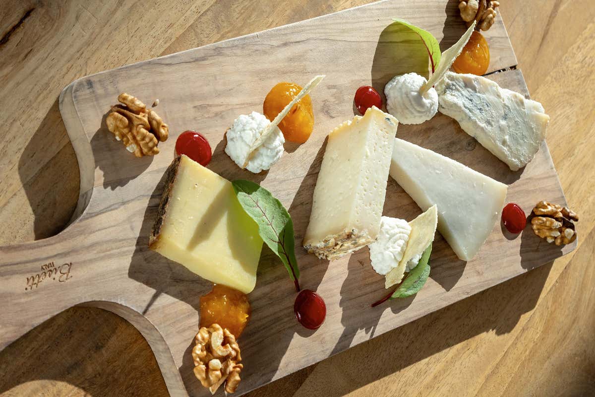 Tagliere di formaggi Abraxas Osteria, cena eccellente nella magia dei Campi Flegrei