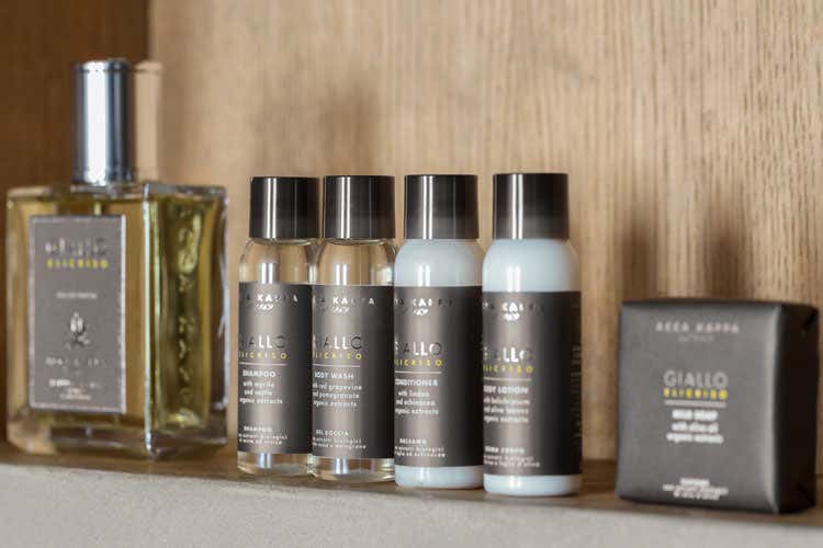La linea Giallo Elicriso Acca Kappa, profumi mediterranei per un&rsquo;estate da vivere in&hellip; bellezza