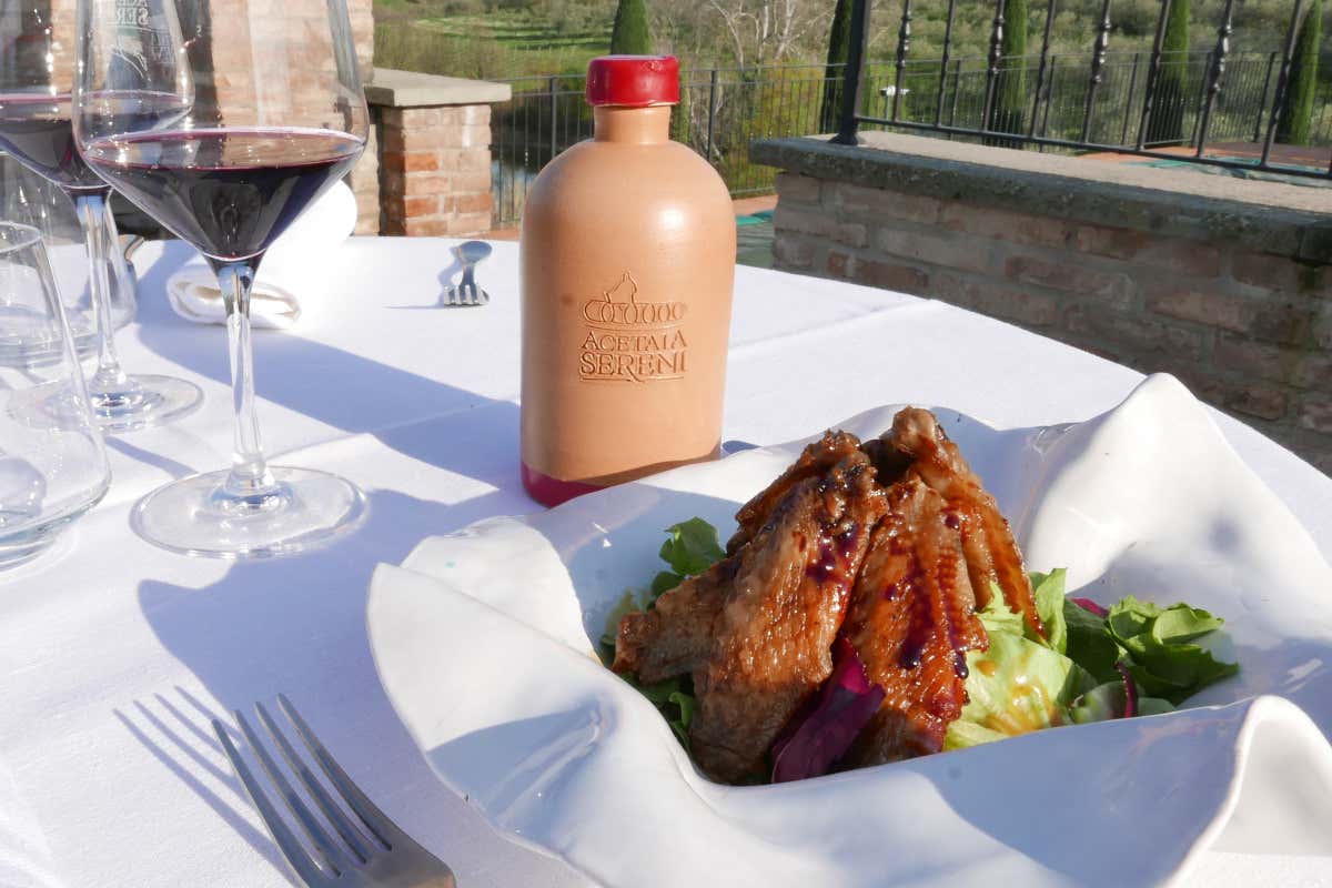 Poulet de Bresse su letto di misticanza con aceto Serenissimo