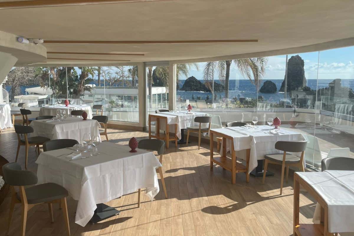 Il ristorante fine dining in hotel da scoprire nel paese de “I Malavoglia” Il ristorante fine dining in hotel da scoprire nel paese de “I Malavoglia”