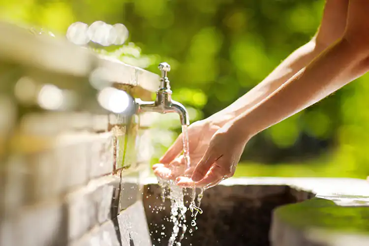 Acqua, risorsa preziosa, ma l'Italia pu&ograve; rimanere a secco