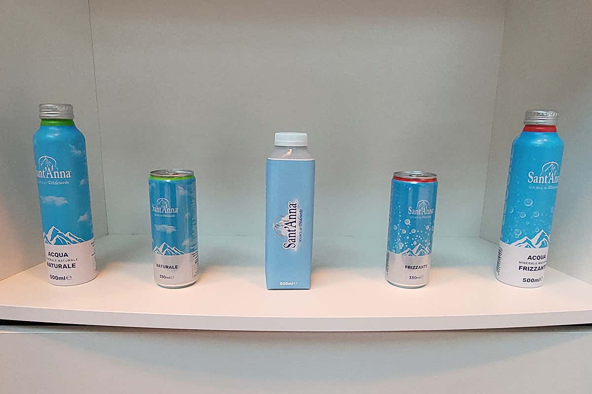 Dal vetro al Tetra Pak: i nuovi formati di Acqua Sant’Anna per ogni occasione di consumo