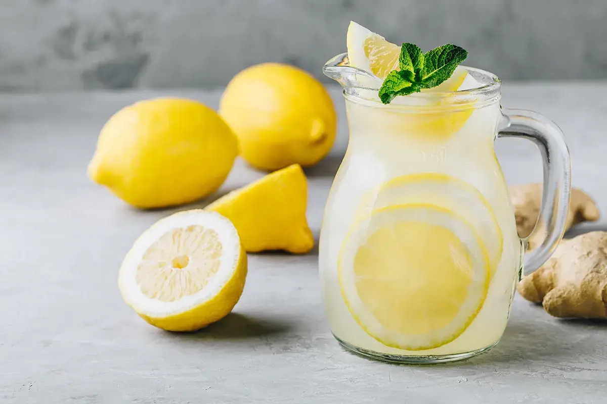 Acqua e limone e al mattino Idrata, ma non fa dimagrire: ecco i benefici di acqua e limone al mattino