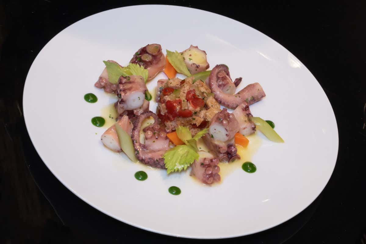 Aquamarina: il ristorante di pesce dell'hotel Umiltà 36 tra design e arte 