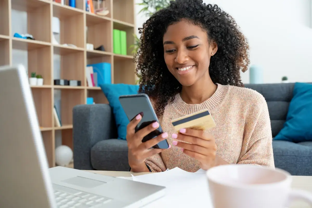 Black Friday, gli italiani spenderanno 169 euro tra negozi online e tradizionali