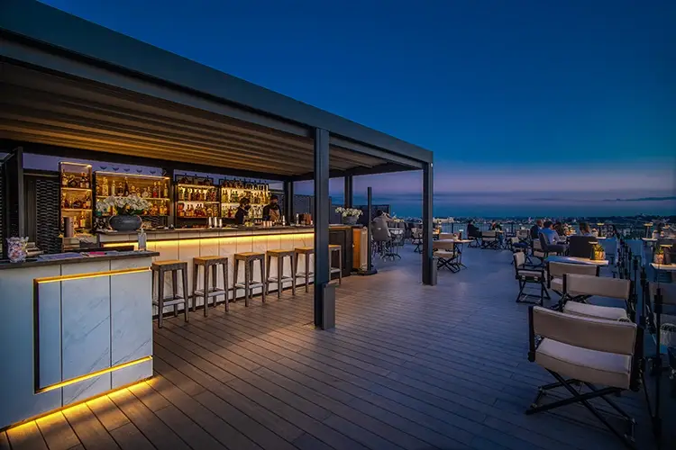 Padrona di casa la bartender Barbara Migliaccio Spina A Roma arriva&hellip; Ad&egrave;le Sky bar dell&rsquo;Hotel Splendide Royal