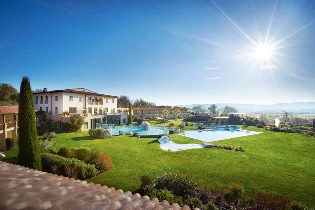 Hotel Adler Terme, Bagno Vignoni è un resort con interni di design 