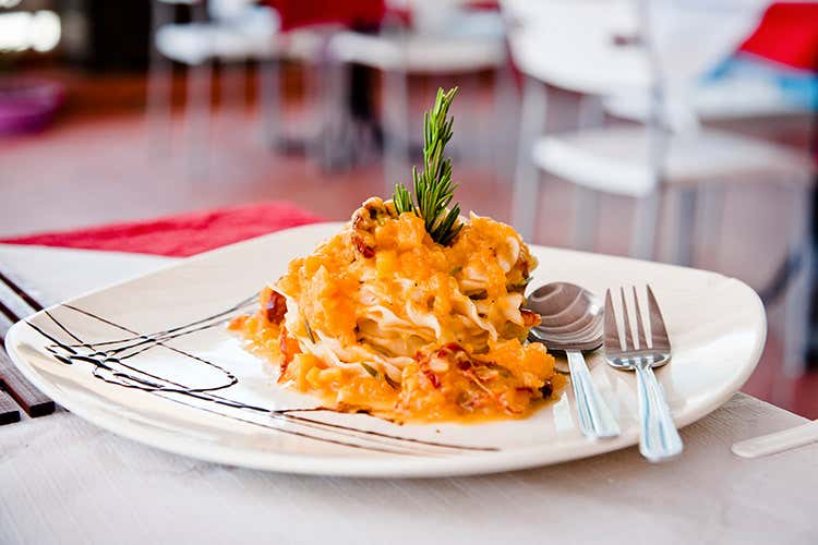 (Anche gli adulti festeggiano Halloween con un menu ad hoc... da brividi)