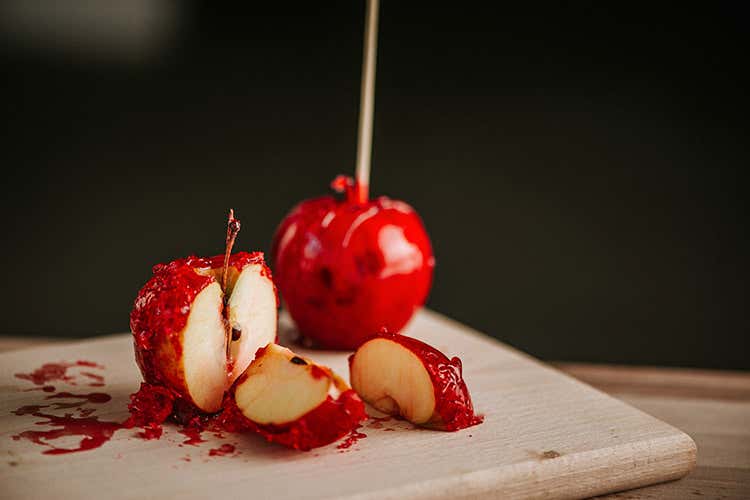 (Anche gli adulti festeggiano Halloween con un menu ad hoc... da brividi)