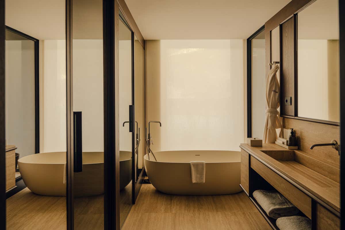 Bagno moderno e funzionale nelle suite dell'Aethos