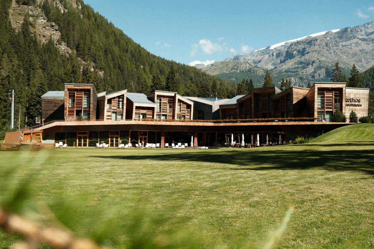 Una vista esterna dell'Aethos di Champoluc (Ao)