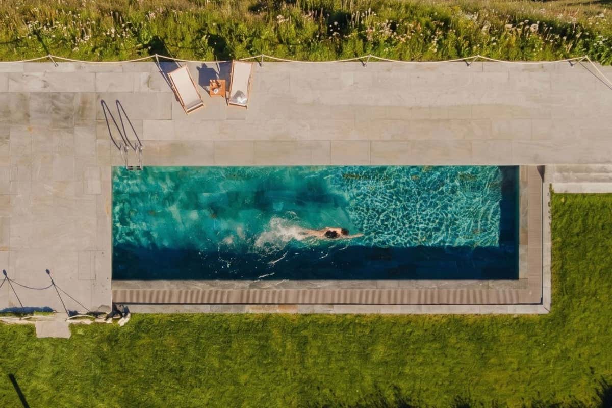 La piscina esterna dell'Aethos Monterosa