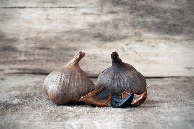 (Aglio nero, più antiossidanti e sapore meno pungente) (Aglio nero, più antiossidanti e sapore meno pungente)