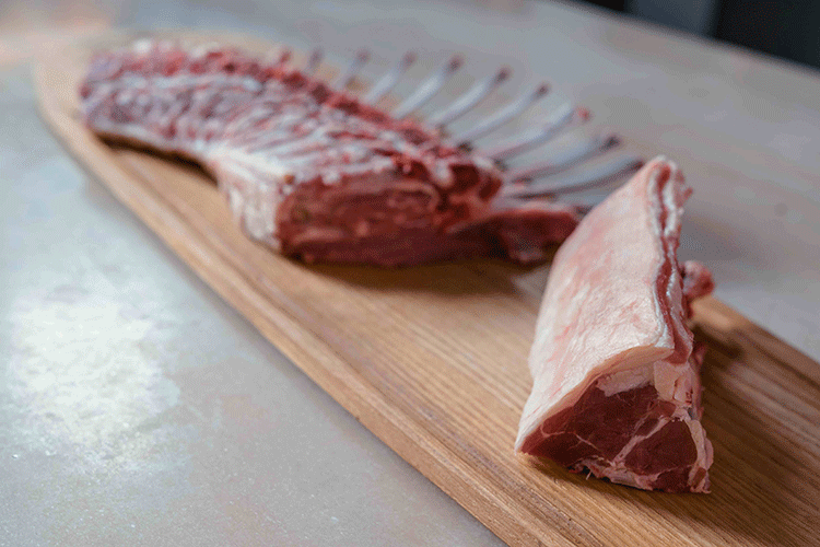 Il taglio particolare della carne gallese (Agnello Gallese Igp Piatto valido tutto l’anno)