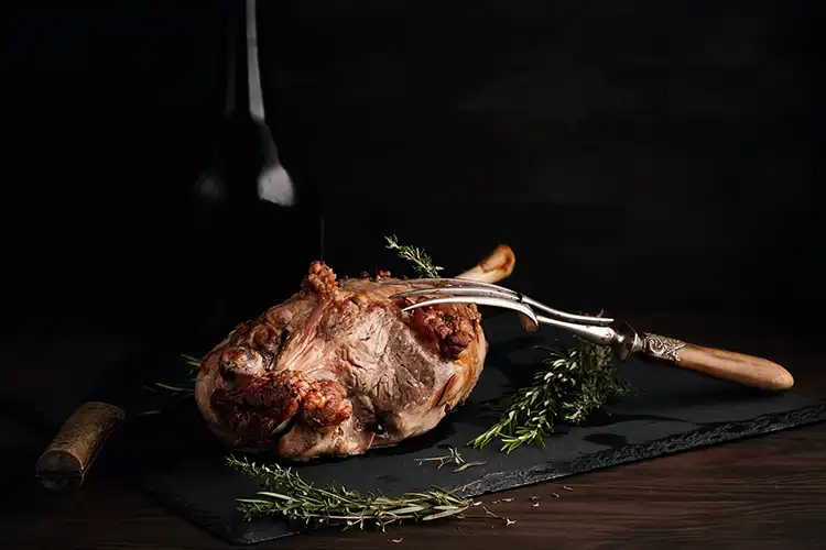 La carne &egrave; molto tenera e bene si presta a secondi da forno e agli spezzatini Ricette e abbinamenti con l&rsquo;agnello per una Pasqua secondo tradizione