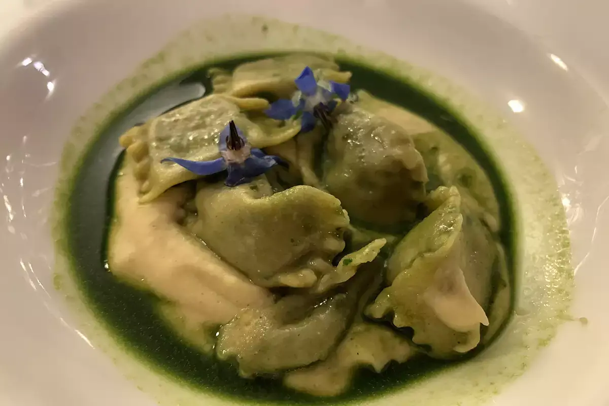 Agnolotti, ceci e olio evo Longino
