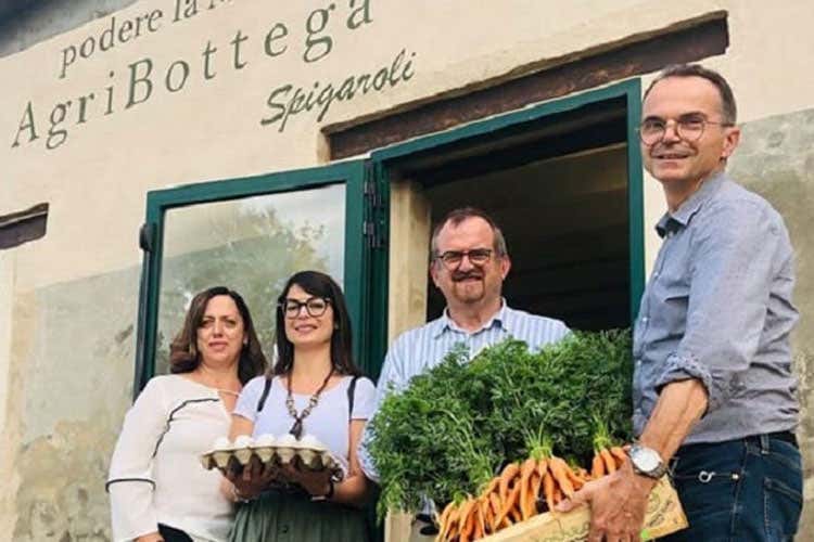 I fratelli Spigaroli alla loro AgriBottega - Prodotti del territorio a Km 0 all'AgriBottega dei fratelli Spigaroli