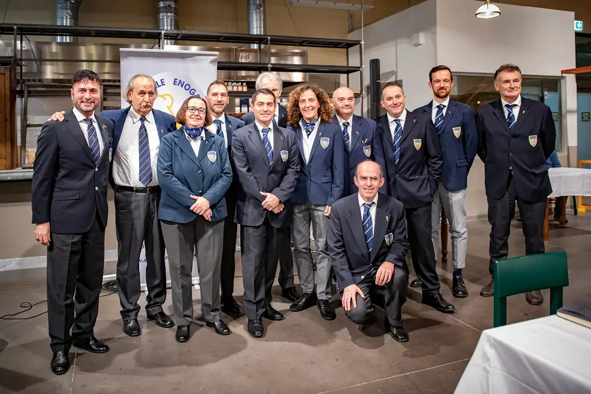 Il consiglio direttivo dell'Aies Accademia Internazionale Enogastronomi Sommelier, 20 anni all'insegna della formazione