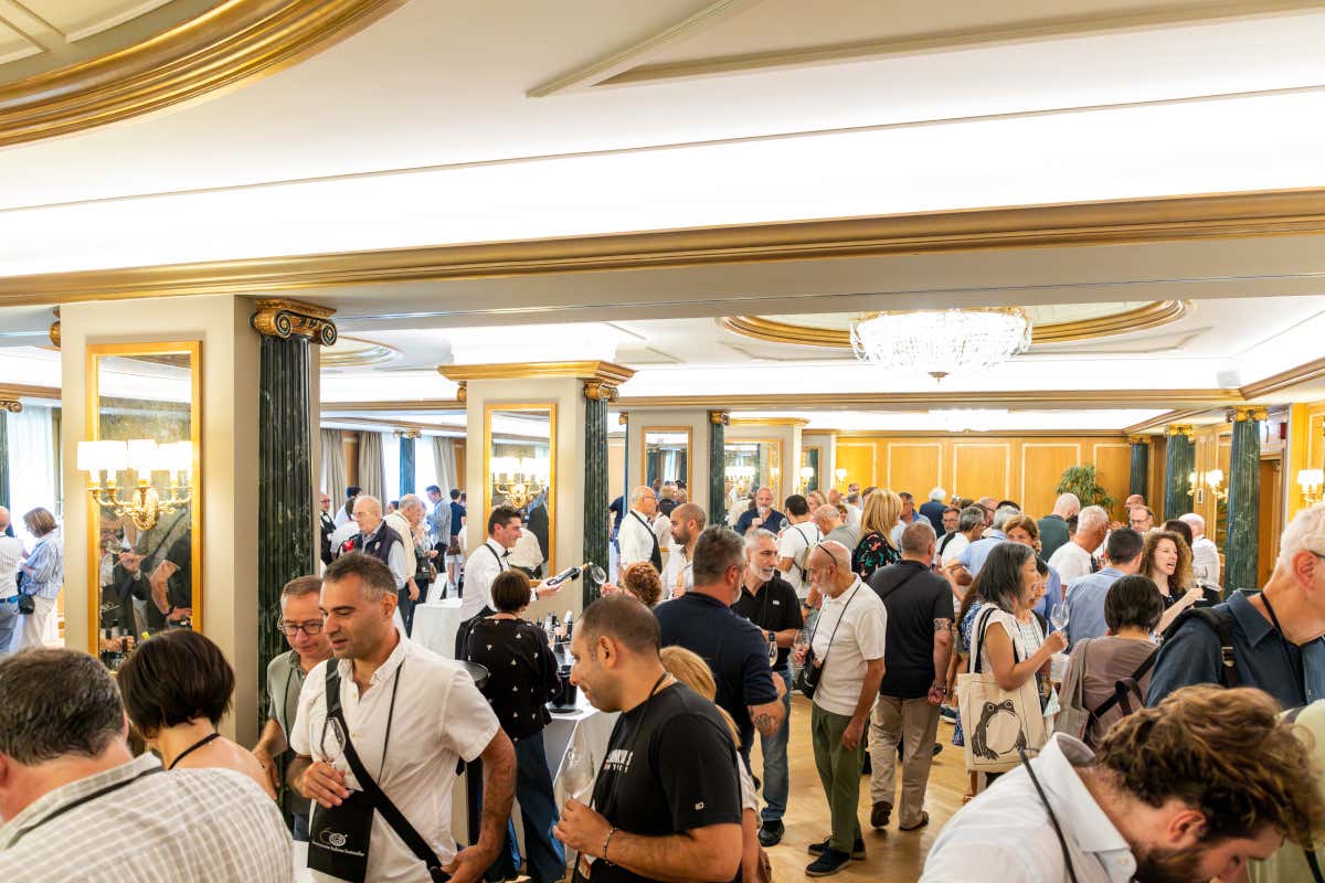 Cristian Russomanno è il miglior sommelier della Lombardia 2025 per Ais Cristian Russomanno è il miglior sommelier della Lombardia 2025 per Ais