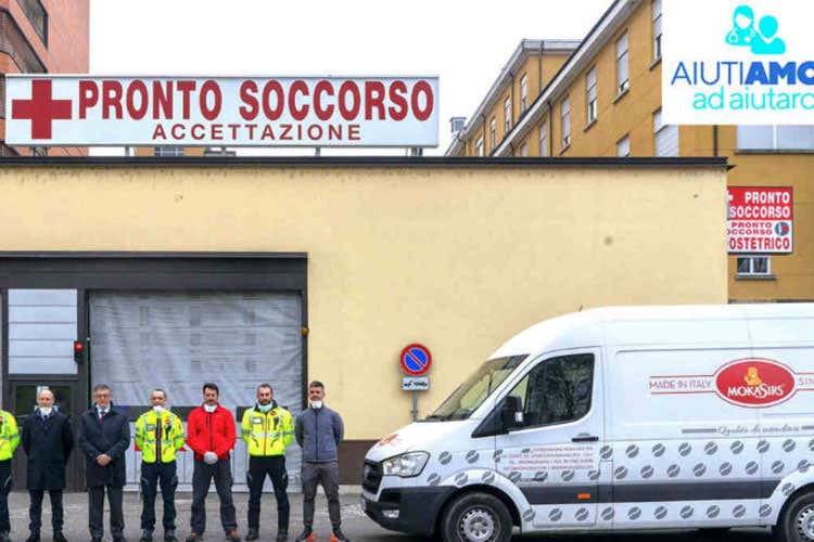 Il furgone con i prodotti dell'azienda Moka Sir&rsquo;s Aiutiamoli ad aiutarci, al S.Matteo cibo e caff&egrave; dalle aziende pavesi
