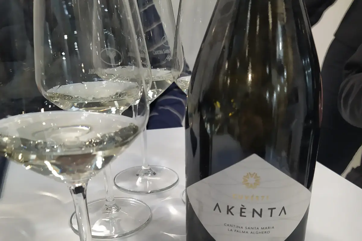 Ak&egrave;nta, lo spumante della Sardegna
