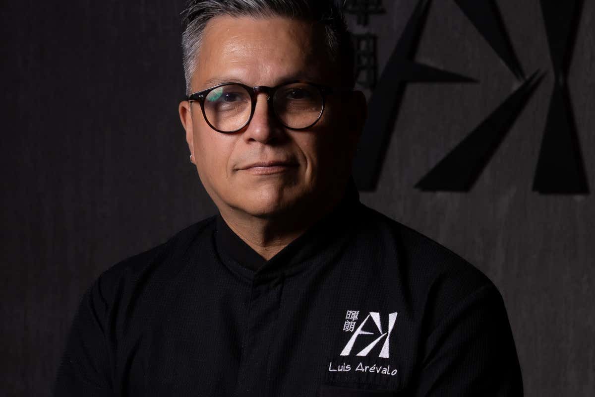 Lo chef peruviano Luis Arévalo