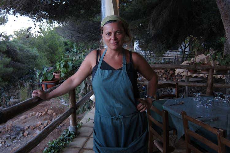 Nadia Aliotti - Al Carrubo, sapori di mare e campagna tra panorama mozzafiato e ozio Nadia Aliotti - Al Carrubo, sapori di mare e campagna tra panorama mozzafiato e ozio