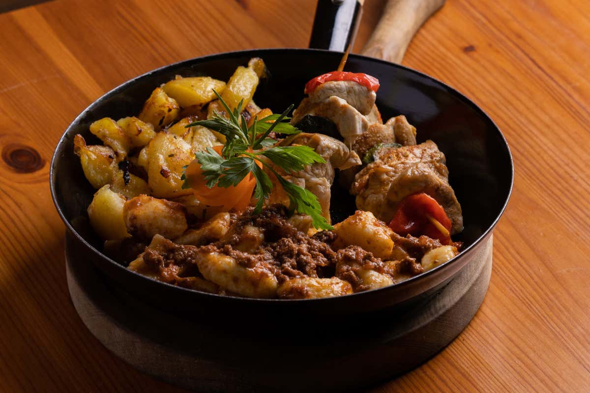 A 60 anni molla le Poste e va a gestire una trattoria: la lezione che il settore non vede A 60 anni molla le Poste e va a gestire una trattoria: la lezione che il settore non vede