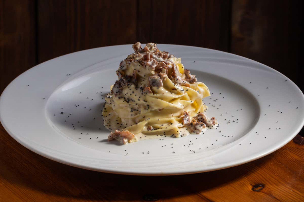 A 60 anni molla le Poste e va a gestire una trattoria: la lezione che il settore non vede