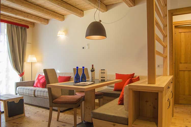 Una suite dell'Alagna Mountain Resort & Spa Radisson Group investe in Italia puntando su cibo, tradizione e turismo esperienziale