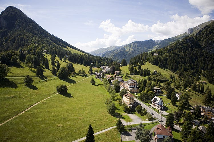 Le montagne della Val Seriana - Vacanze, boom di case in affitto AAA cercasi balconi per famiglie