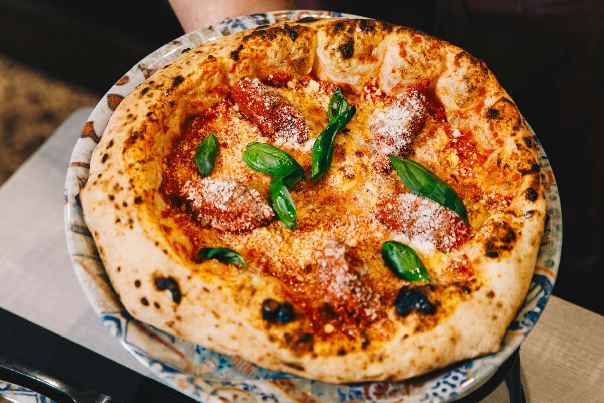 Alla scoperta dell’artigiano che sta riscrivendo la pizza moderna (nelle Marche)