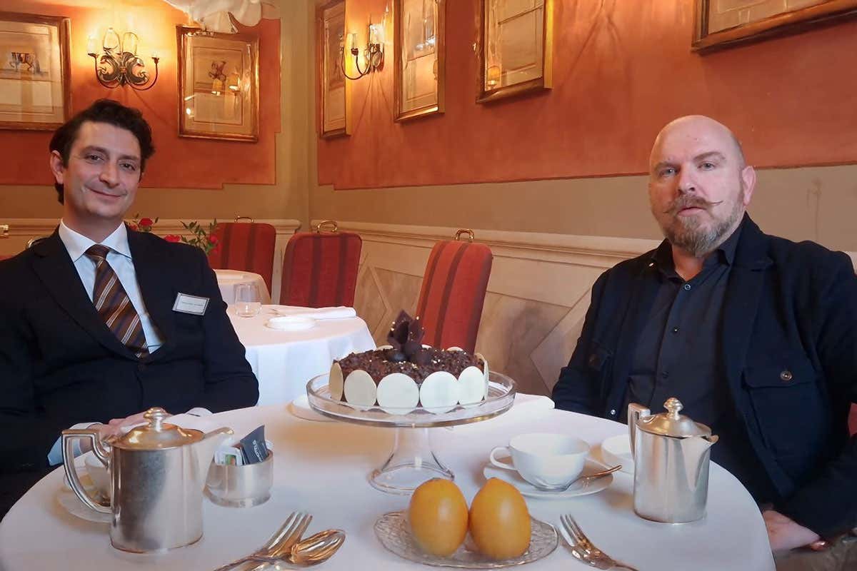 Il tè Pu'er incontra la torta al cioccolato e arance al Grand Hotel Continental