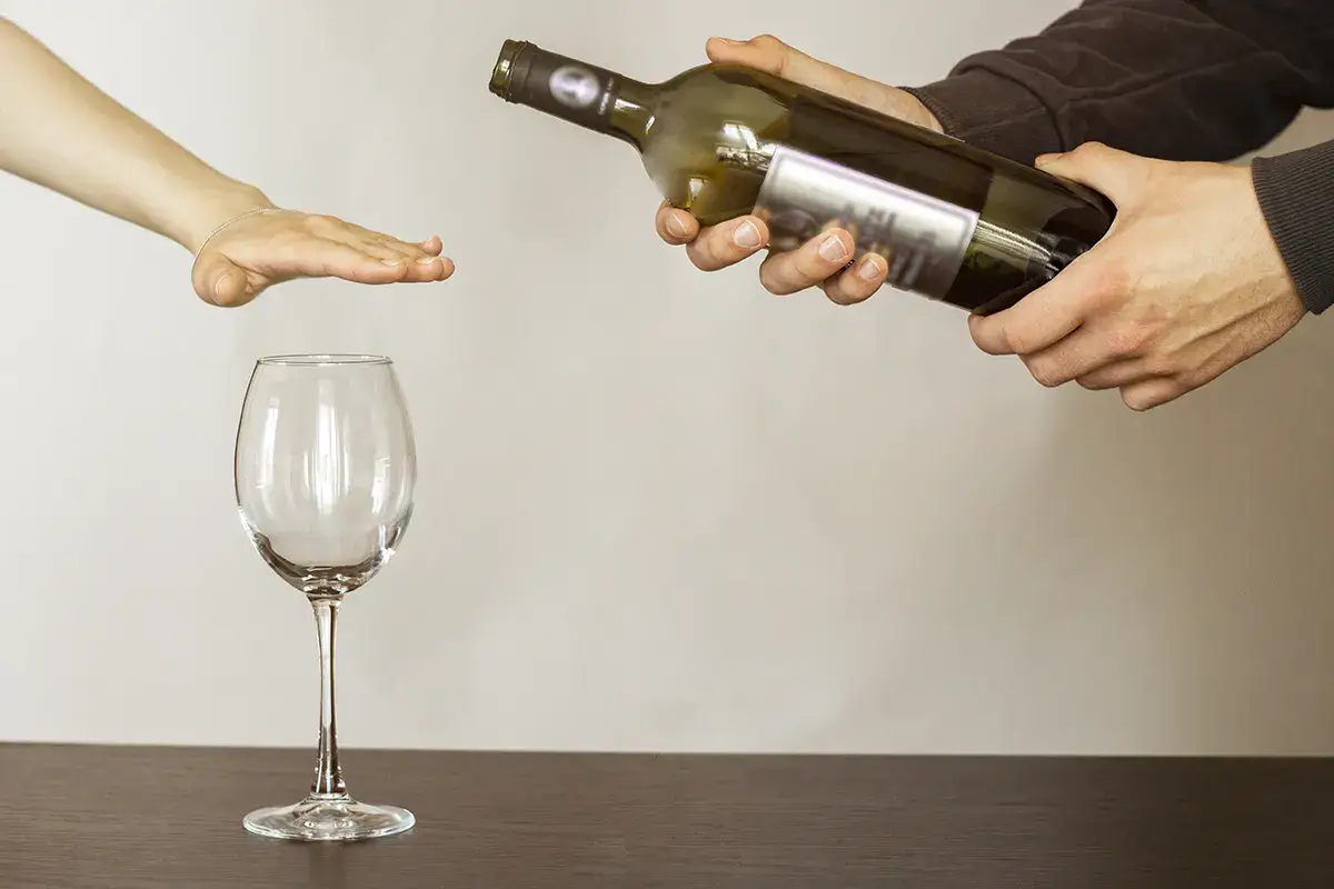 Ridurre l'alcol per tutelare la salute Oltre 4 bicchieri di alcol al giorno? Un rischio per la salute