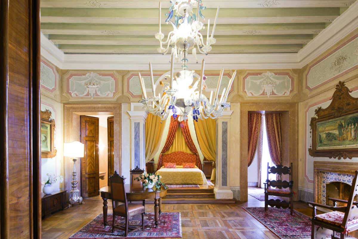 Tra le stanze spicca l'Alcova del Conte, l’appartamento più nobile del castello, alloggio privato nei secoli dei conti Brandolini 