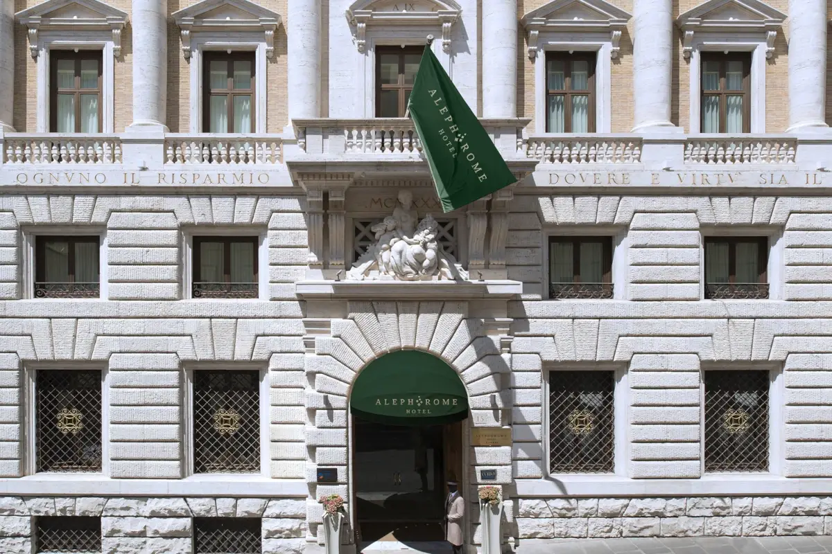 L'esterno dell'Aleph Rome Hotel